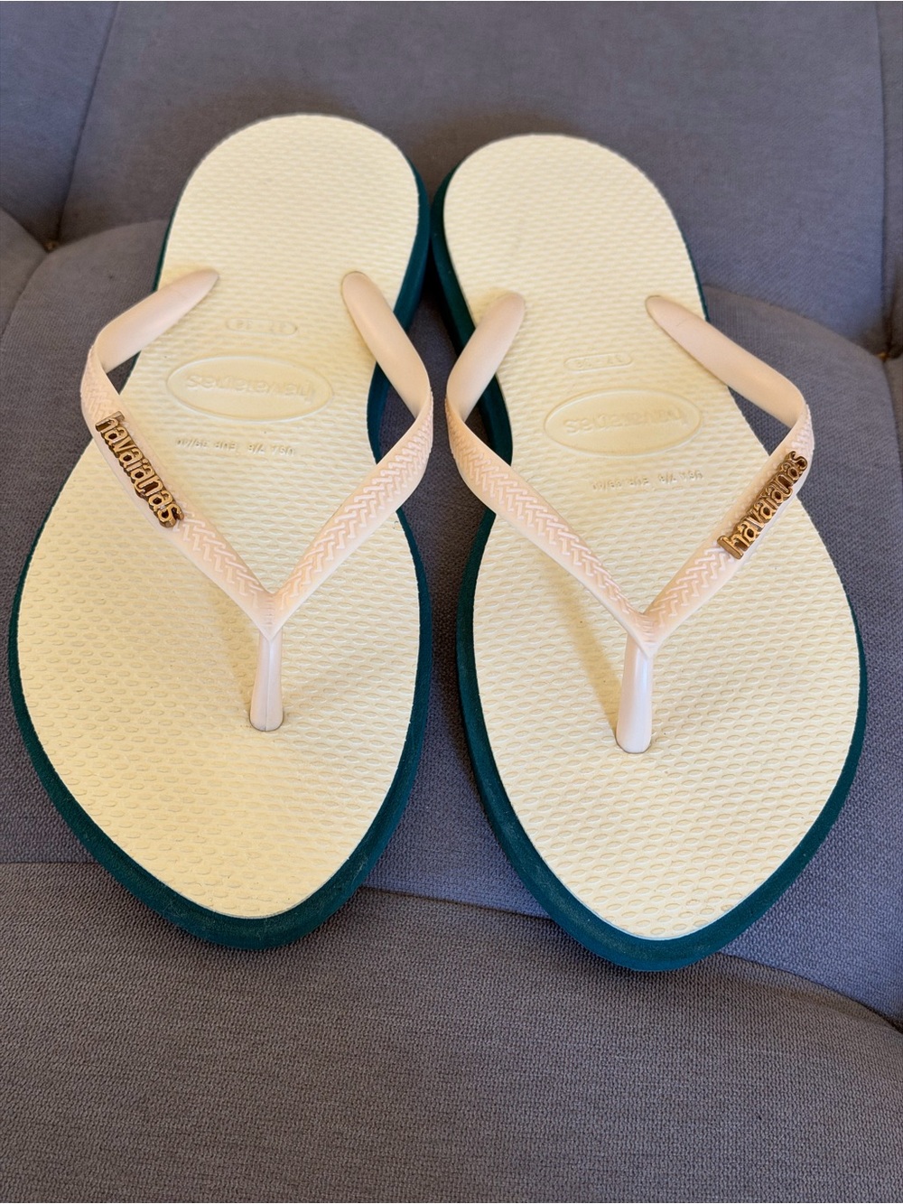 Havaianas Women’s Cream Straps with Teal Edge Flip Flops